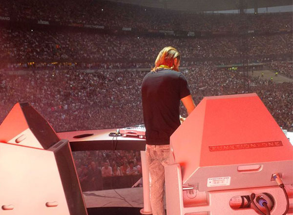 David Guetta using DJ Monitor PSM318 
for Live DJ Show on tour with Rihanna 
- Stade de France, Paris